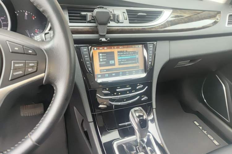 Used Zotye Z500 2016 1.5T CVT Luxury Model Audio And AC Panel