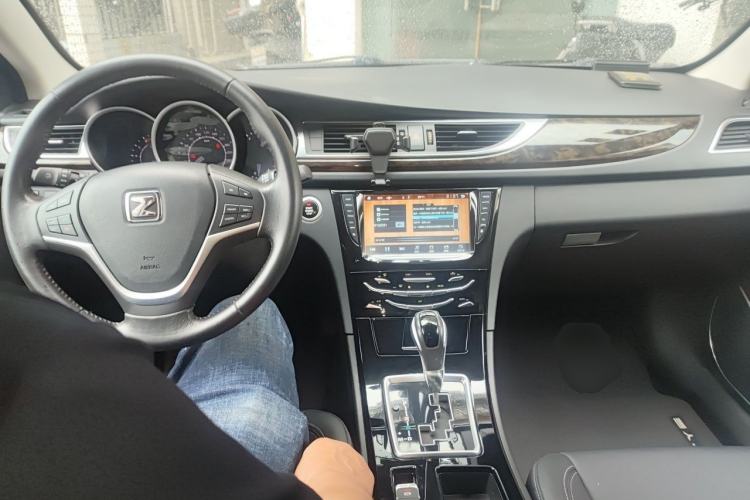 Used Zotye Z500 2016 1.5T CVT Luxury Model Center Console