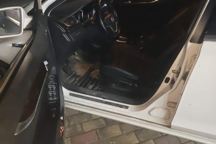 Used Zotye Z500 2016 1.5T CVT Luxury Model Driver Seat