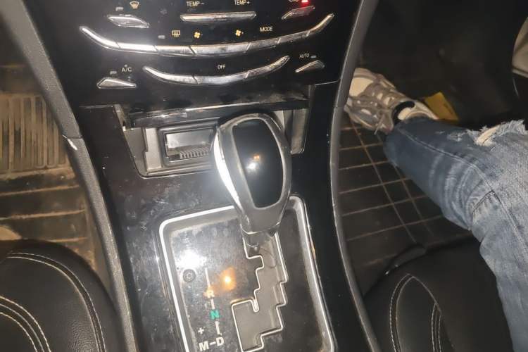 Used Zotye Z500 2016 1.5T CVT Luxury Model Gear Lever
