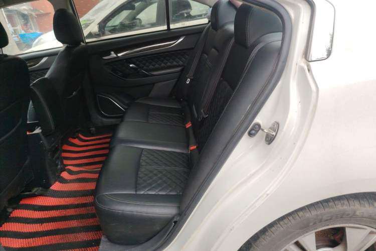 Used Zotye Z500 2016 1.5T CVT Luxury Model Left Rear Seat