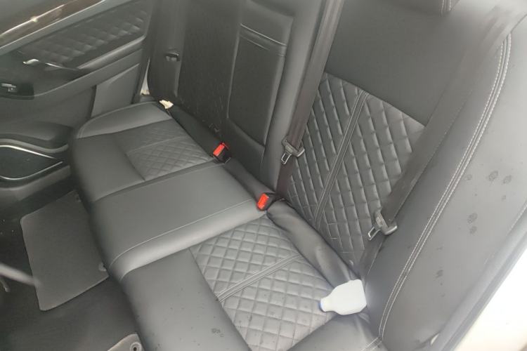 Used Zotye Z500 2016 1.5T CVT Luxury Model Left Rear Seat