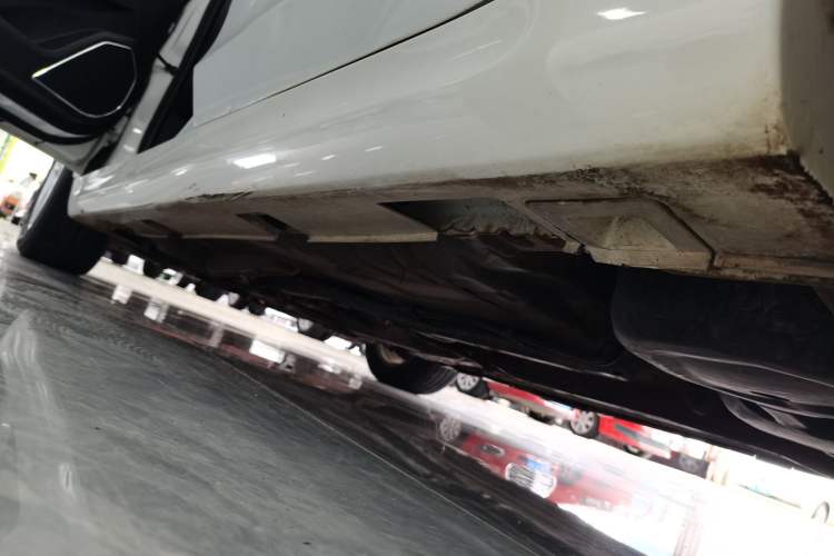 Used Zotye Z500 2016 1.5T Manual Luxury Edition Left Side Sill