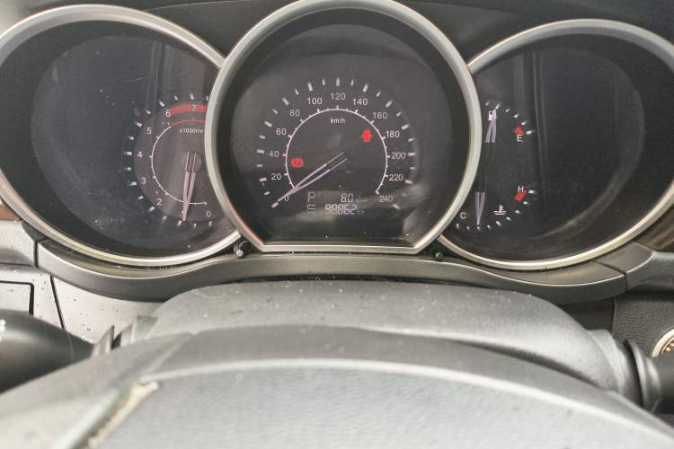 Used Zotye Z500 2016 1.5T CVT Luxury Model Odometer Close Up
