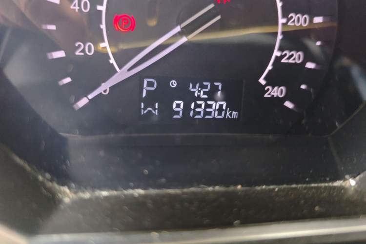 Used Zotye Z500 2016 1.5T CVT Luxury Model Odometer Close Up