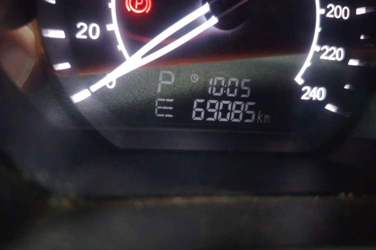 Used Zotye Z500 2016 1.5T CVT Luxury Model Odometer Close Up