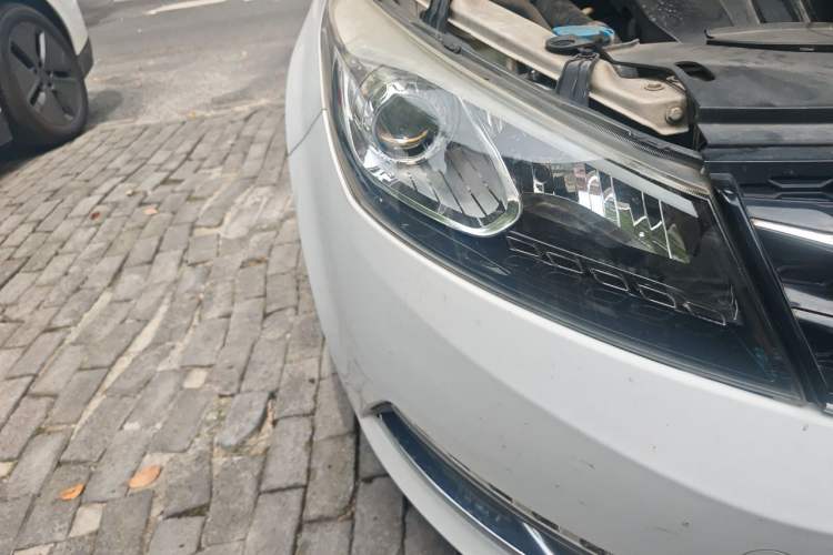 Used Zotye Z500 2016 1.5T CVT Luxury Model Right Front Headlight