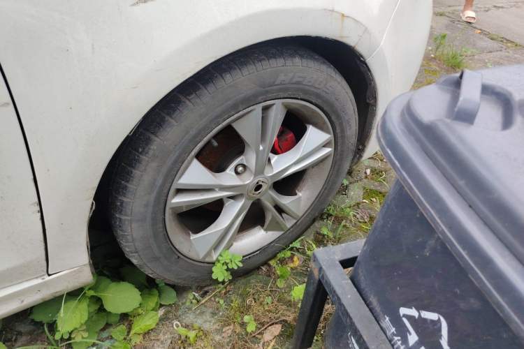 Used Zotye Z500 2016 1.5T CVT Luxury Model Right Front Wheel Hub