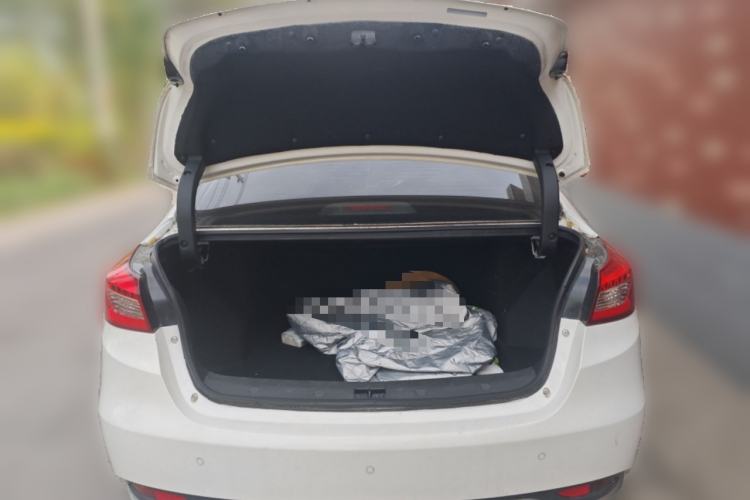 Used Zotye Z500 2016 1.5T CVT Luxury Model Trunk