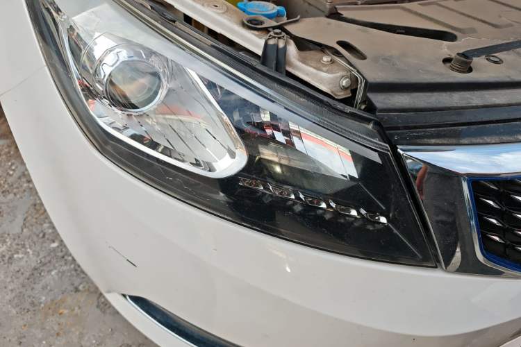 Used Zotye Z500 2019 EV Pro Luxury Model Right Front Headlight