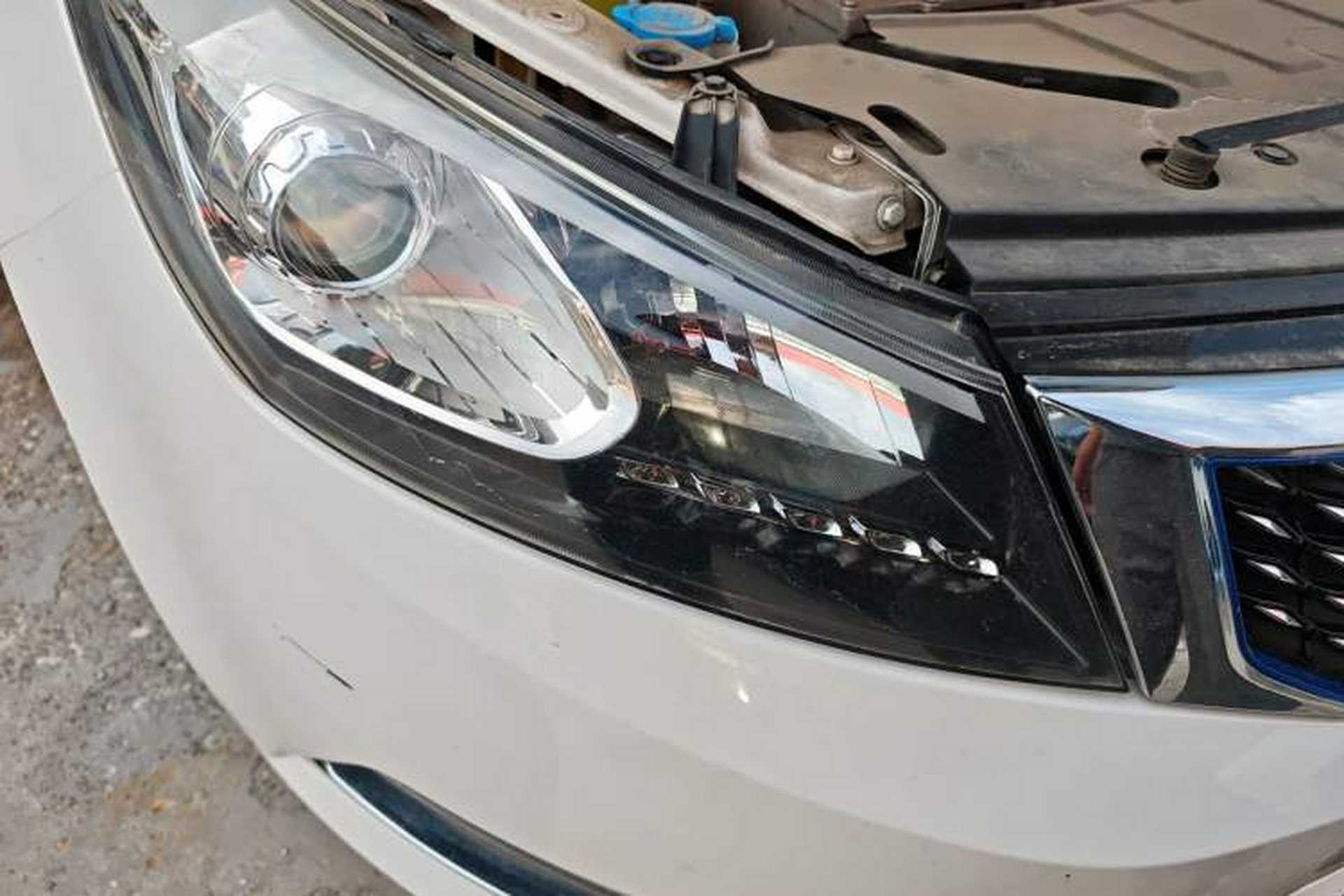 Used Zotye Z500 2019 EV Pro Luxury Model Right Front Headlight