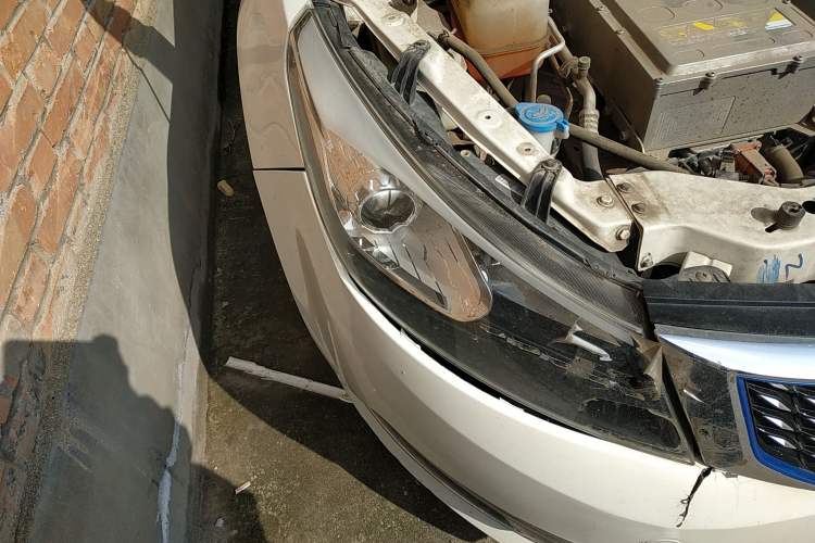 Used Zotye Z500 2019 EV Pro Luxury Model Right Front Headlight