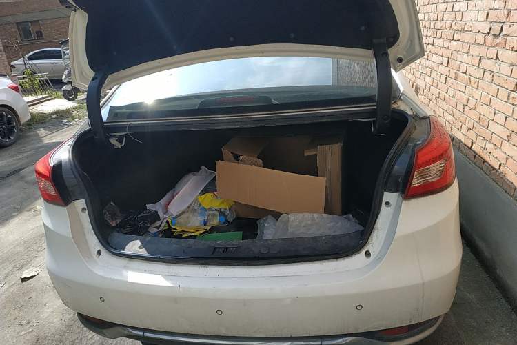 Used Zotye Z500 2019 EV Pro Luxury Model Trunk