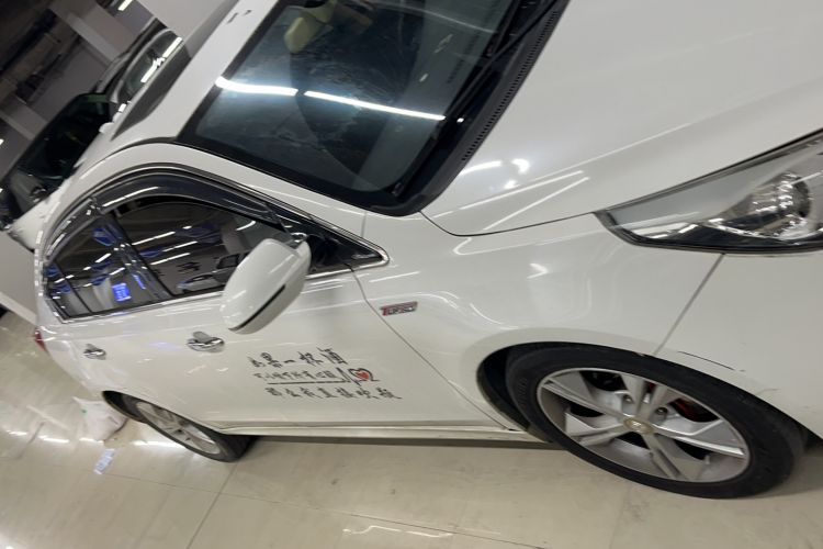 Used Zotye Z560 2017 1.5T Manual Luxury Model Exterior 2