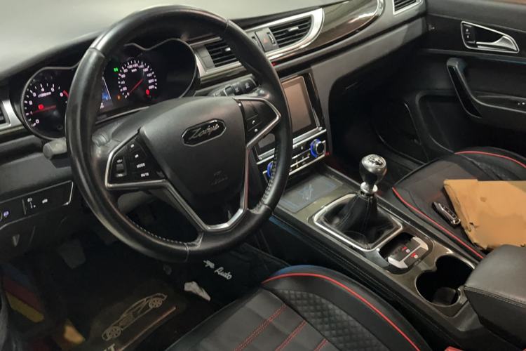 Used Zotye Z560 2017 1.5T Manual Luxury Model Interior 3