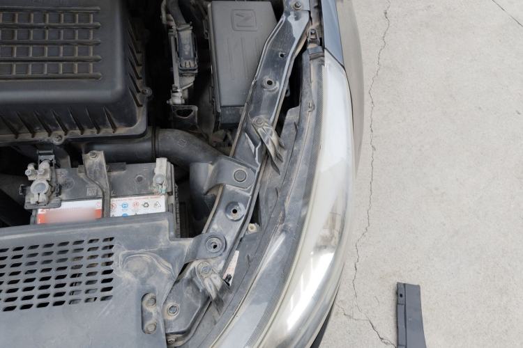 Used Zotye Z560 2017 1.5T CVT Luxury Model Engine Bay Left