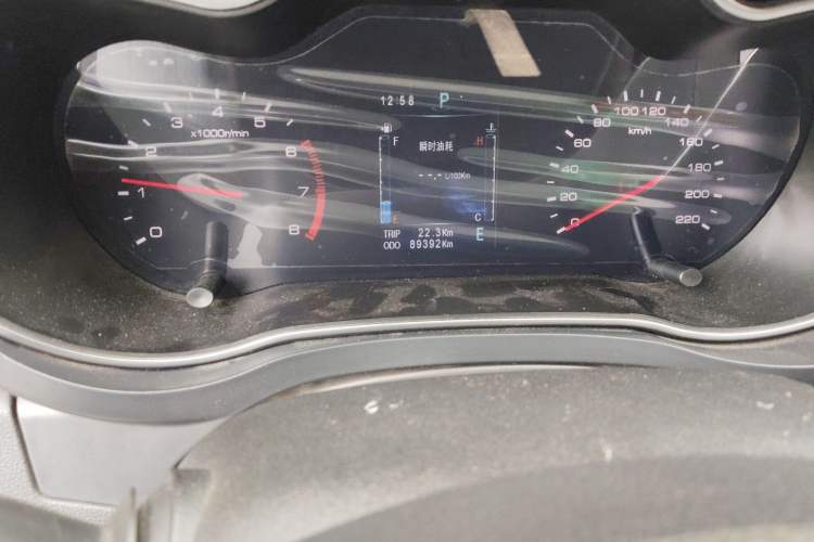 Used Zotye Z560 2017 1.5T CVT Luxury Model Odometer Close Up