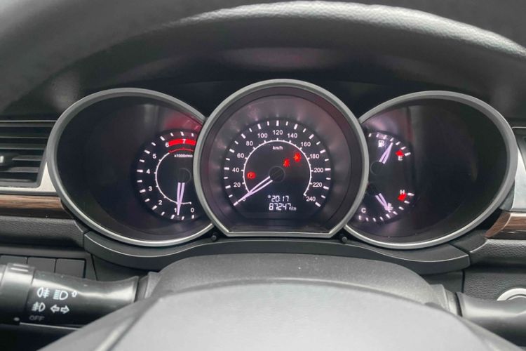 Used Zotye Z560 2017 1.5T Manual Luxury Model Odometer Close Up