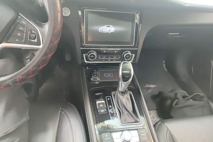 Used Zotye Z560 2017 1.5T CVT Luxury Model Audio And AC Panel
