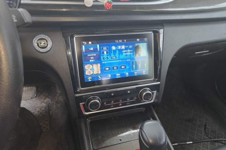Used Zotye Z560 2017 1.5T CVT Luxury Model Audio And AC Panel