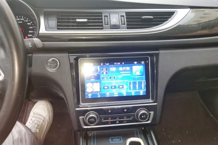 Used Zotye Z560 2017 1.5T CVT Luxury Model Audio And AC Panel
