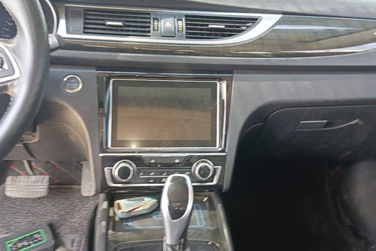 Used Zotye Z560 2017 1.5T CVT Luxury Model Audio And AC Panel