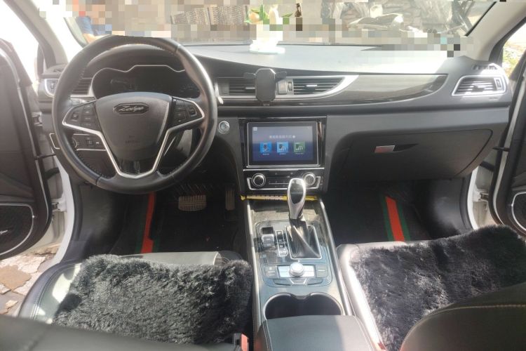 Used Zotye Z560 2017 1.5T CVT Luxury Model Center Console