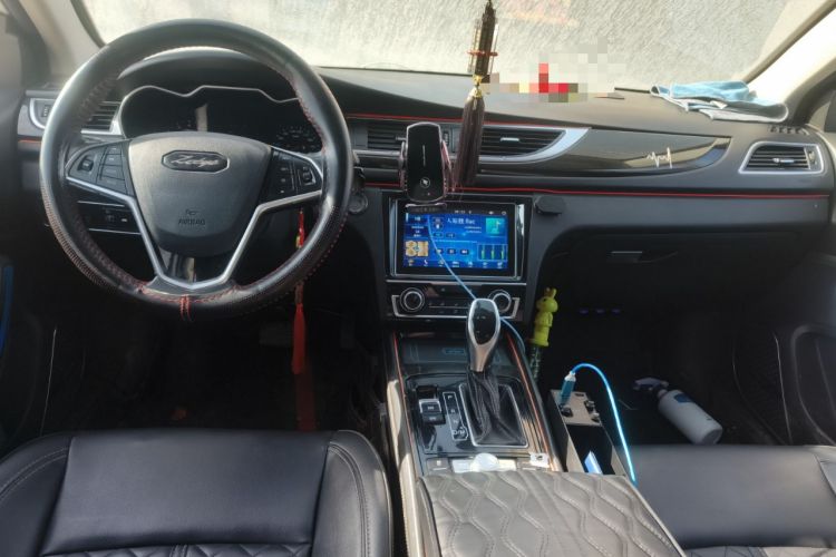 Used Zotye Z560 2017 1.5T CVT Luxury Model Center Console