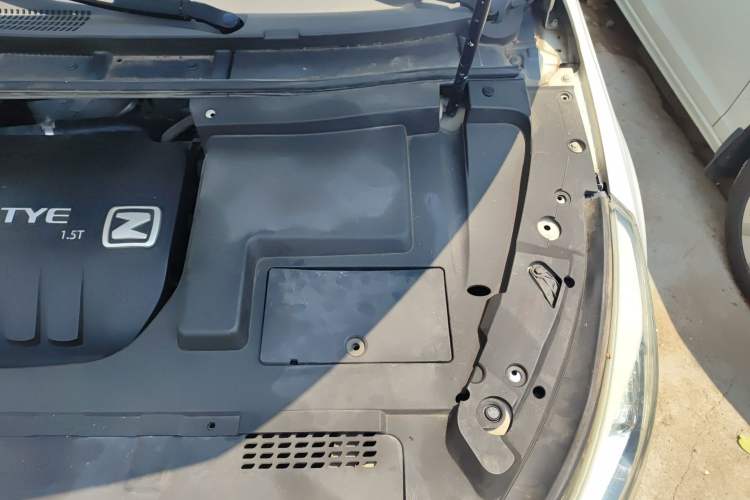 Used Zotye Z560 2017 1.5T CVT Luxury Model Engine Bay Left