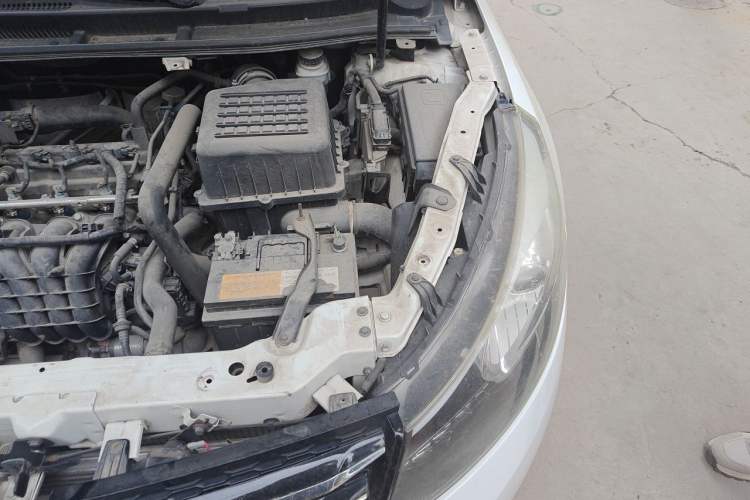 Used Zotye Z560 2017 1.5T CVT Luxury Model Engine Bay Left