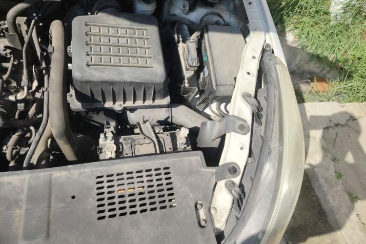 Used Zotye Z560 2017 1.5T CVT Luxury Model Engine Bay Left
