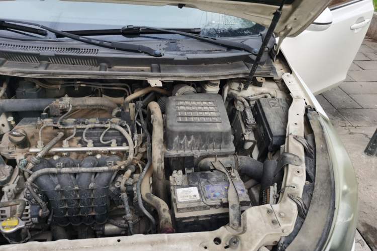 Used Zotye Z560 2017 1.5T CVT Luxury Model Engine Bay Left