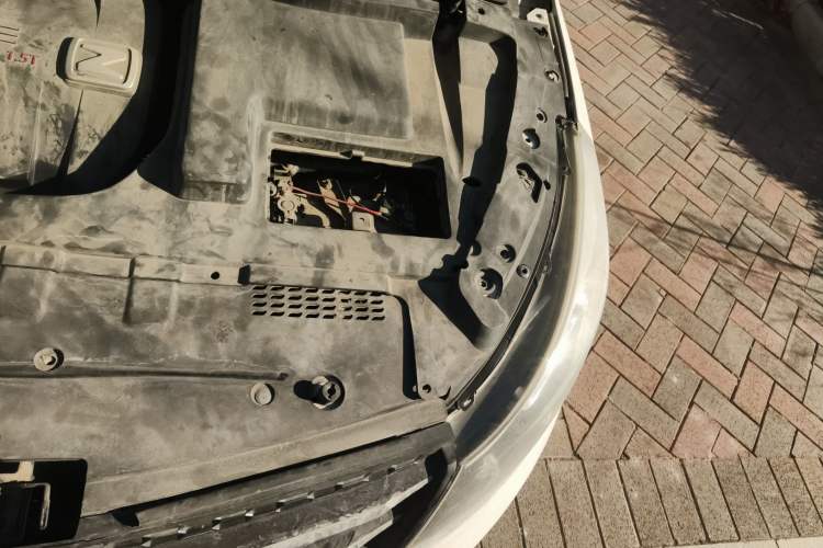 Used Zotye Z560 2017 1.5T CVT Luxury Model Engine Bay Left