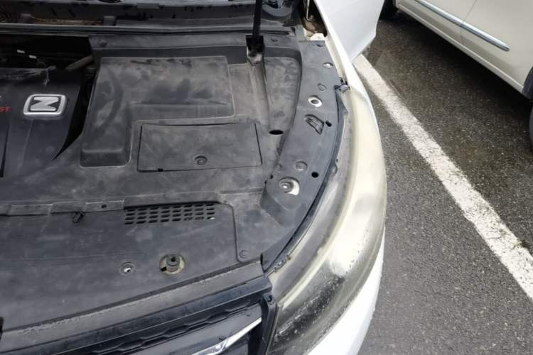 Used Zotye Z560 2017 1.5T CVT Luxury Model Engine Bay Left