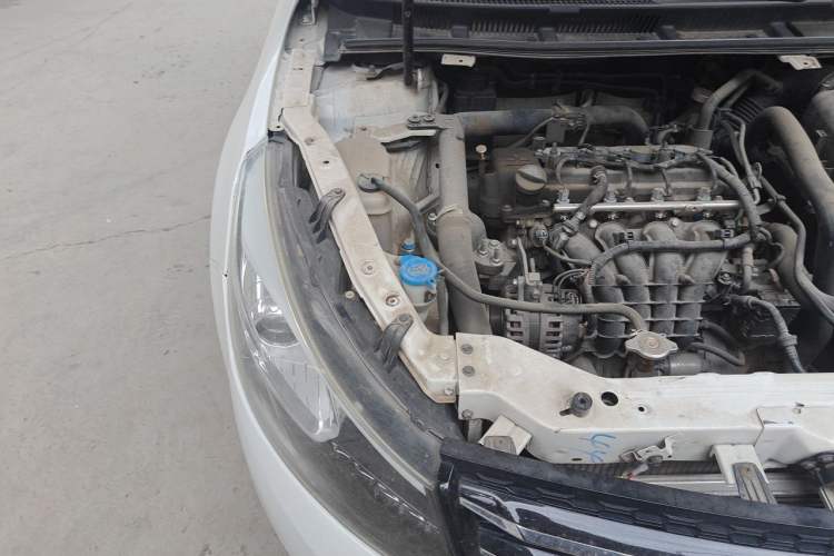 Used Zotye Z560 2017 1.5T CVT Luxury Model Engine Bay Right
