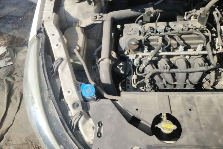 Used Zotye Z560 2017 1.5T CVT Luxury Model Engine Bay Right