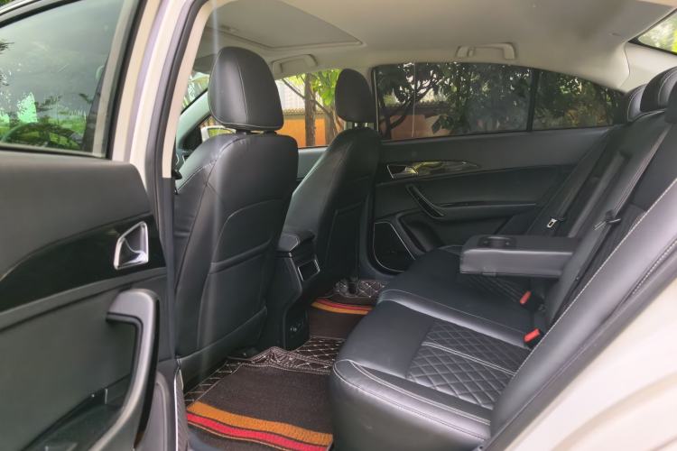 Used Zotye Z560 2017 1.5T CVT Luxury Model Interior 3