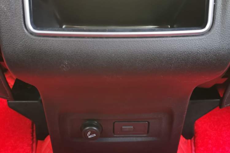Used Zotye Z560 2017 1.5T CVT Comfort Model Interior 8