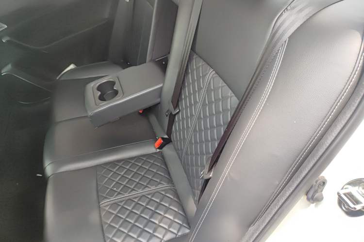 Used Zotye Z560 2017 1.5T CVT Luxury Model Left Rear Seat