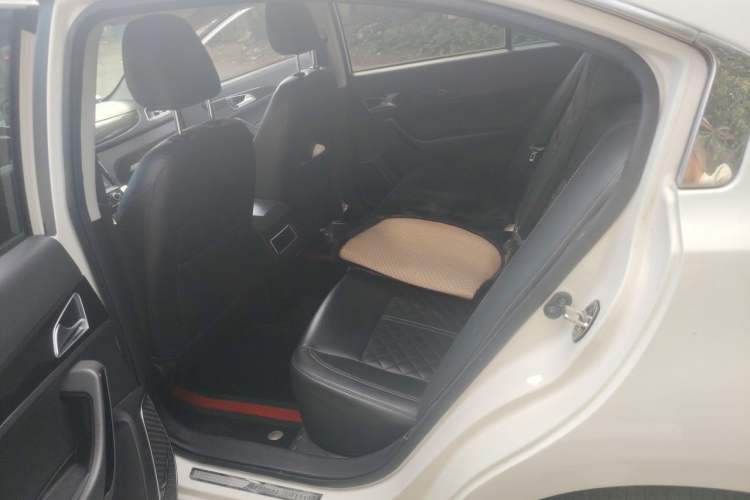 Used Zotye Z560 2017 1.5T CVT Luxury Model Left Rear Seat