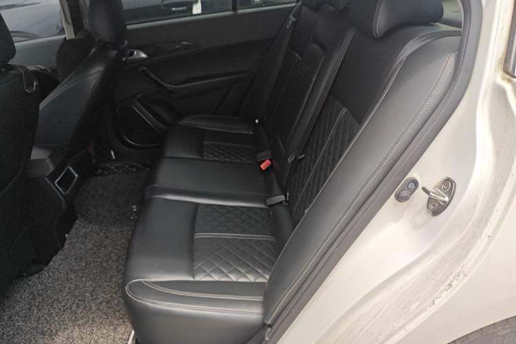 Used Zotye Z560 2017 1.5T CVT Luxury Model Left Rear Seat