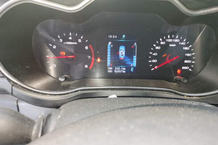Used Zotye Z560 2017 1.5T CVT Luxury Model Odometer Close Up