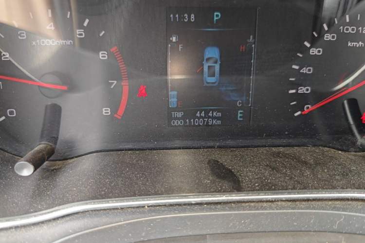 Used Zotye Z560 2017 1.5T CVT Luxury Model Odometer Close Up