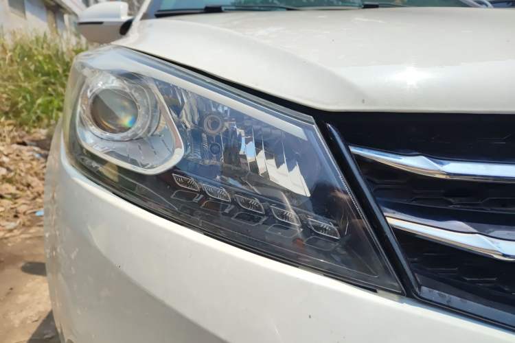 Used Zotye Z560 2017 1.5T CVT Luxury Model Right Front Headlight