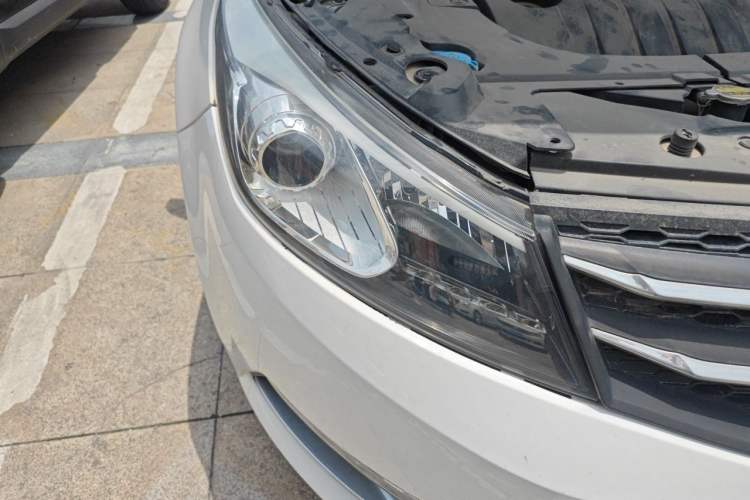 Used Zotye Z560 2017 1.5T CVT Luxury Model Right Front Headlight