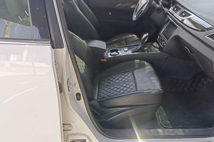 Used Zotye Z560 2017 1.5T CVT Luxury Model Right Front Seat