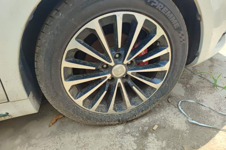 Used Zotye Z560 2017 1.5T CVT Luxury Model Right Front Wheel Hub