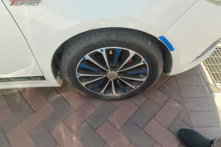 Used Zotye Z560 2017 1.5T CVT Luxury Model Right Front Wheel Hub