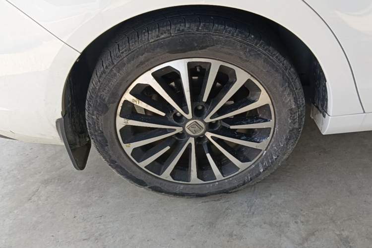 Used Zotye Z560 2017 1.5T CVT Luxury Model Right Rear Wheel Hub