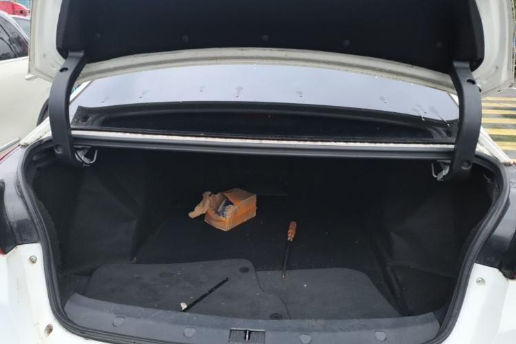 Used Zotye Z560 2017 1.5T CVT Luxury Model Trunk